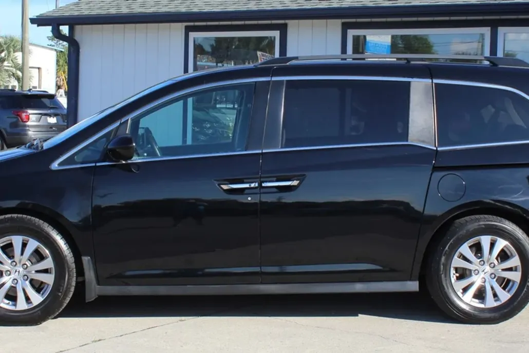 2017 Honda Odyssey EX-L photo 1