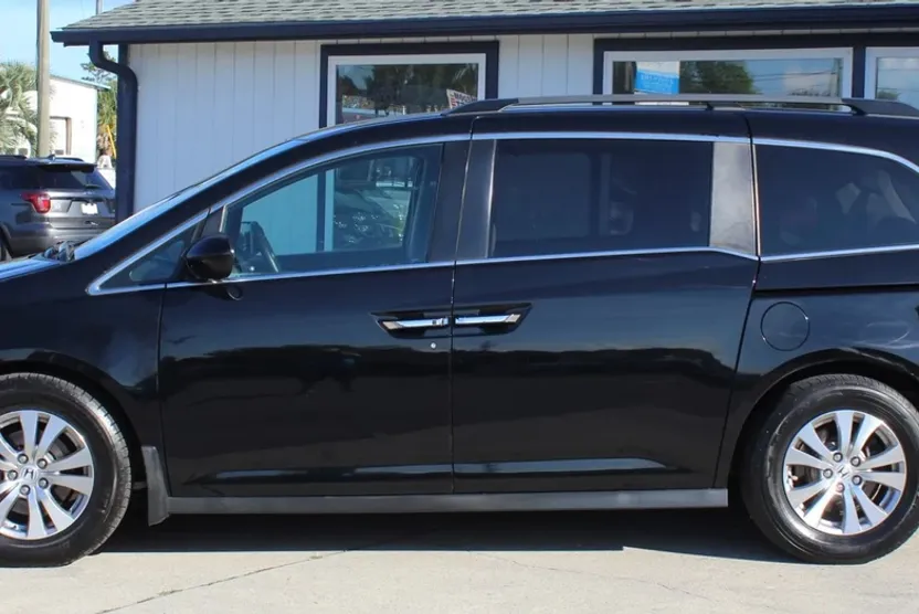 2017 Honda Odyssey EX-L photo 1