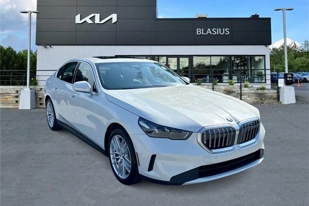 2024 Bmw 530i xDrive Sedan photo 1