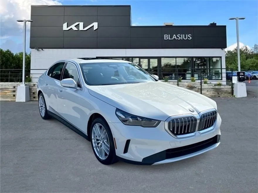 2024 Bmw 530i xDrive Sedan photo 1