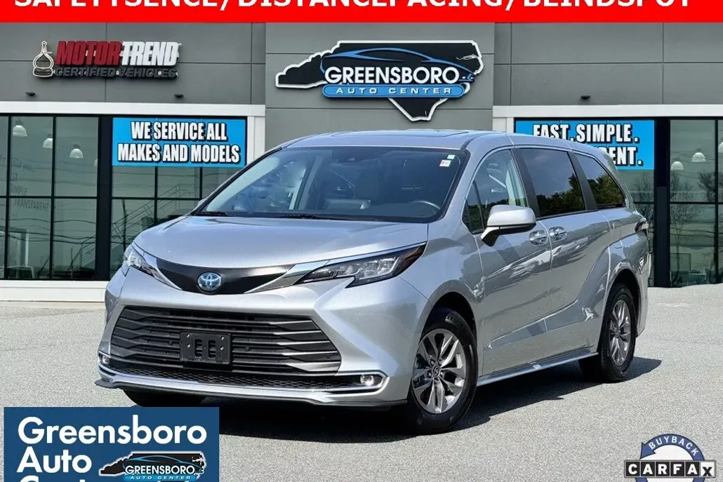 2022 Toyota Sienna XLE photo 1