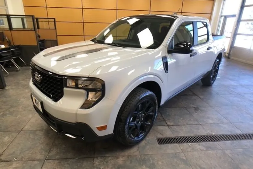 2025 Ford Maverick XLT photo 1