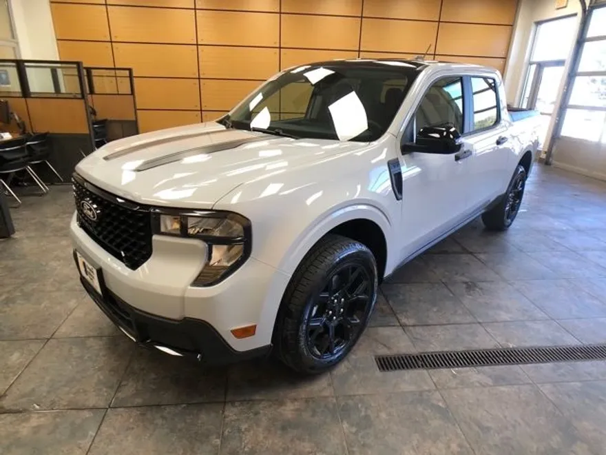 2025 Ford Maverick XLT photo 1