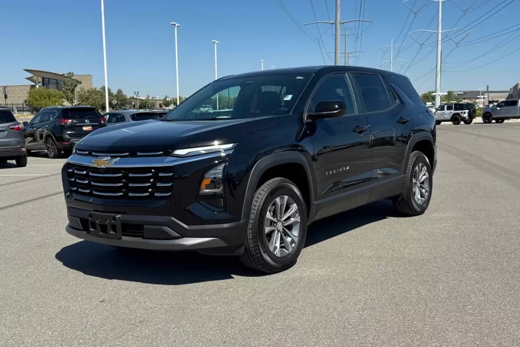 2025 Chevrolet Equinox LT photo 1
