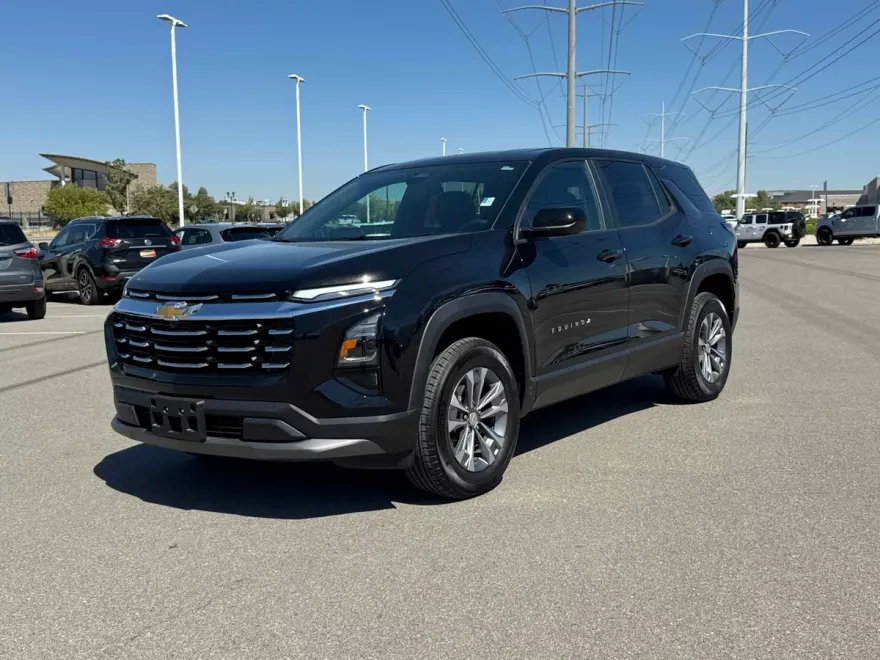 2025 Chevrolet Equinox LT photo 1