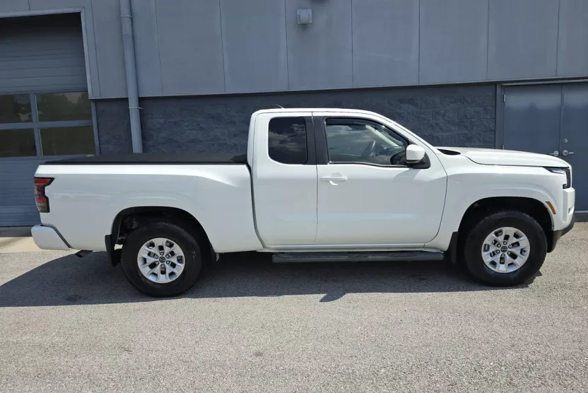 2024 Nissan Frontier SV photo 1