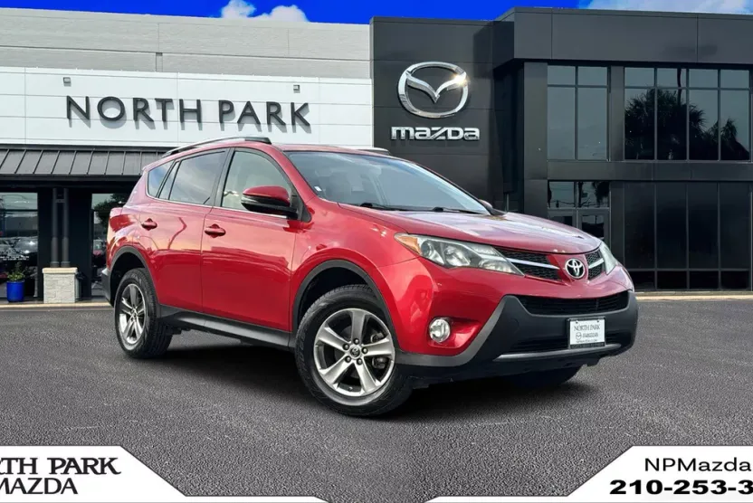 2015 Toyota RAV4 XLE photo 1