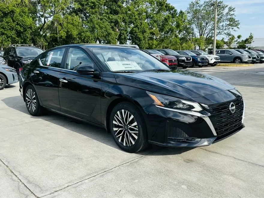 2025 Nissan Altima SV photo 1
