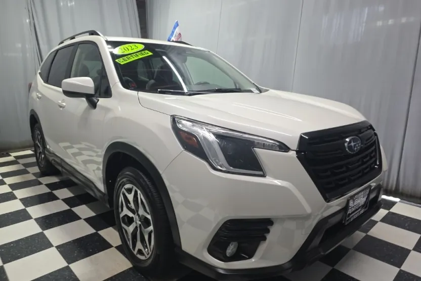 2023 Subaru Forester Premium photo 1