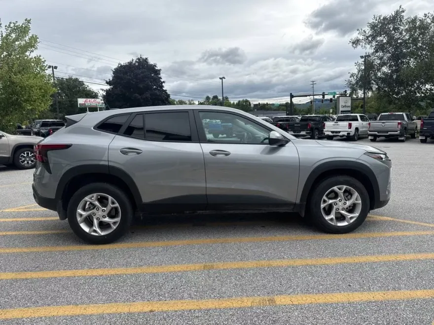 2024 Chevrolet Trax LS photo 1