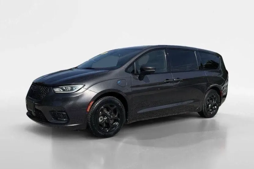 2023 Chrysler Pacifica Hybrid Touring L photo 1