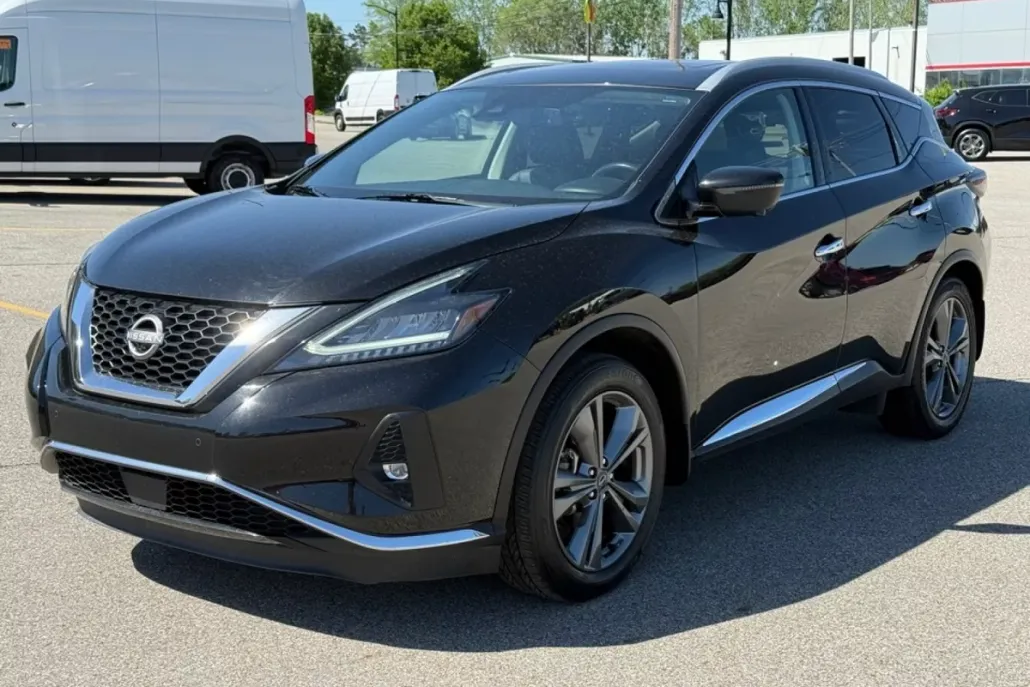 2023 Nissan Murano Platinum photo 1
