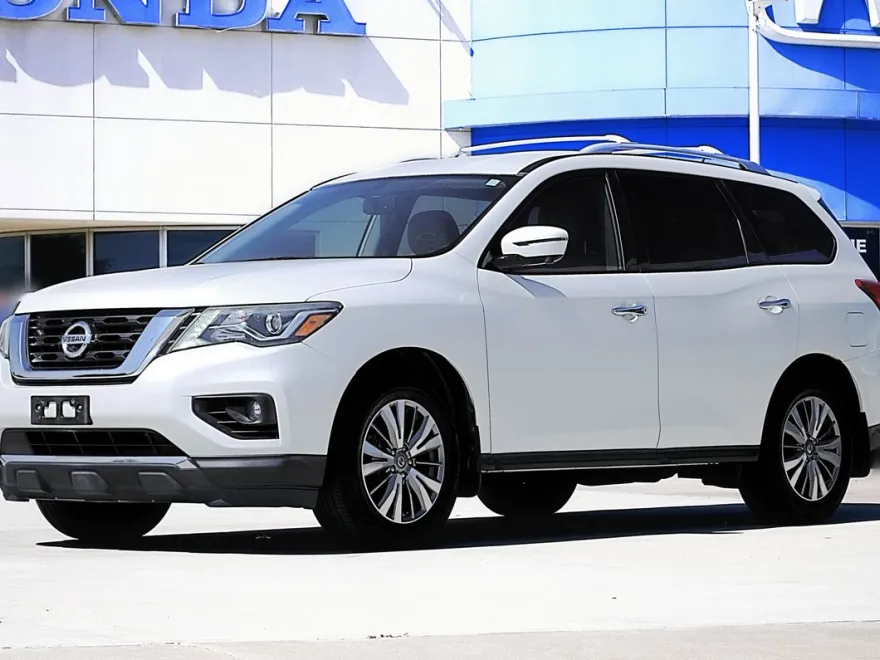 2018 Nissan Pathfinder SL photo 1