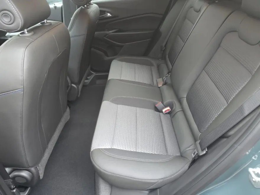 2025 Chevrolet Trax LT photo 19
