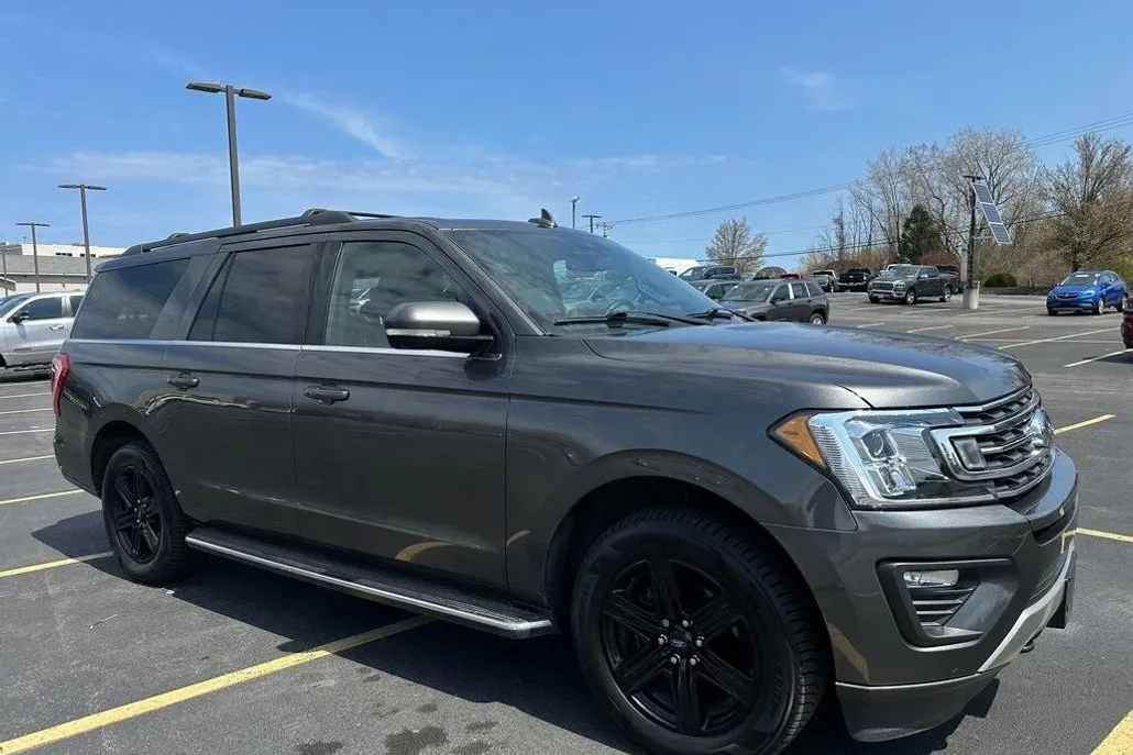 2021 Ford Expedition XLT photo 1