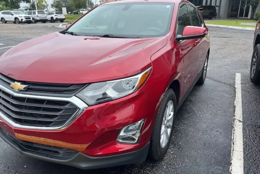 2019 Chevrolet Equinox LT photo 1