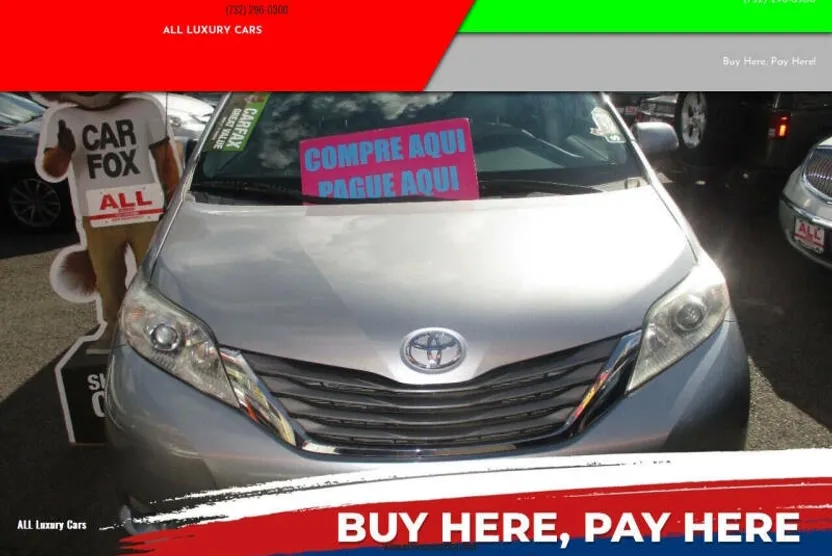 2014 Toyota Sienna XLE photo 1