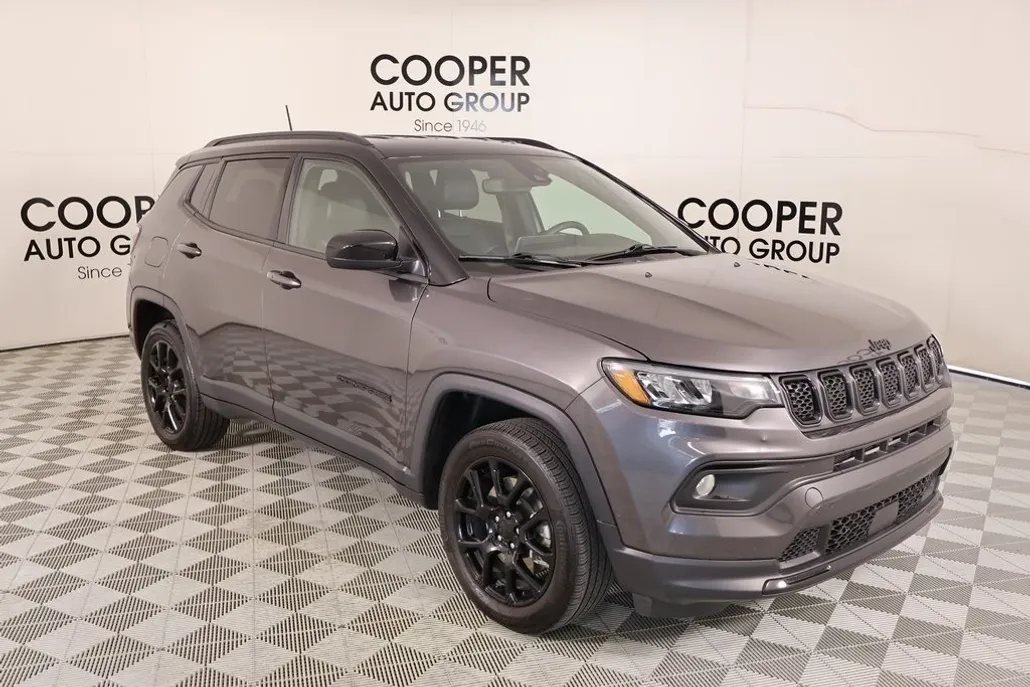 2024 Jeep Compass Latitude photo 1