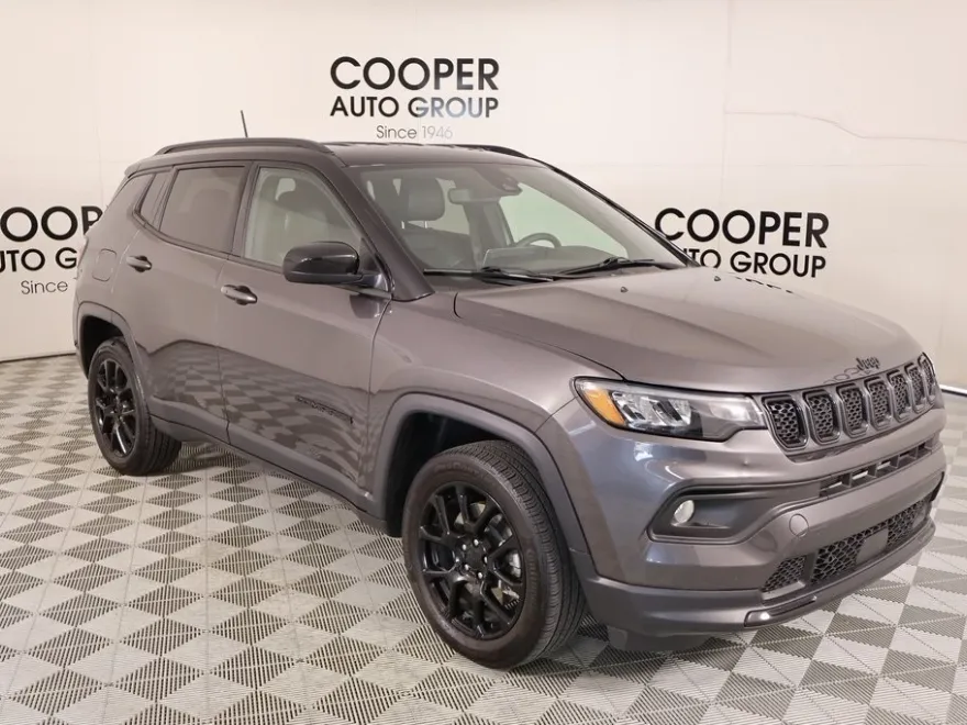 2024 Jeep Compass Latitude photo 1