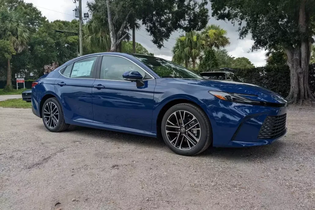 2025 Toyota Camry XLE photo 1