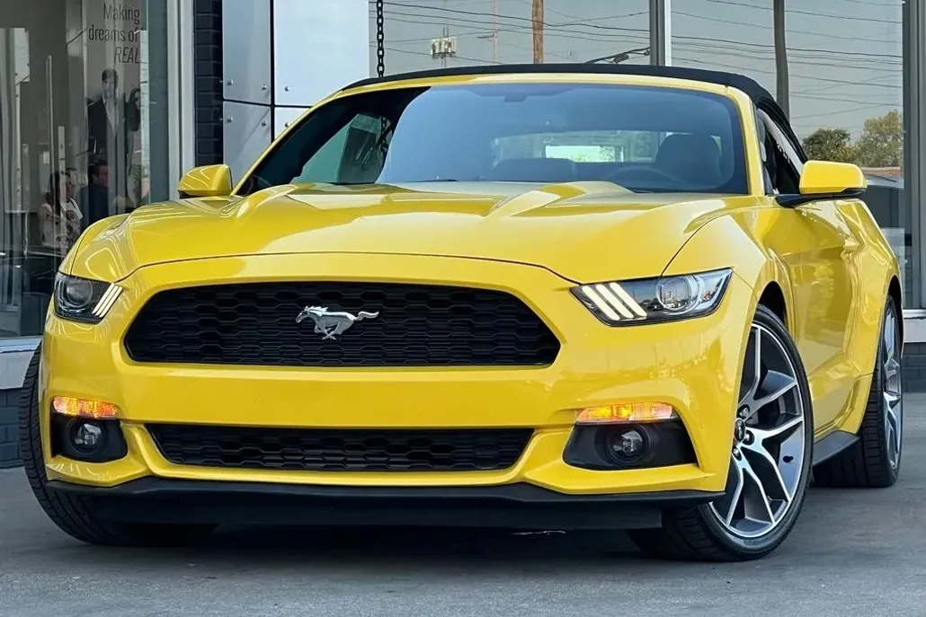2017 Ford Mustang EcoBoost Premium photo 1