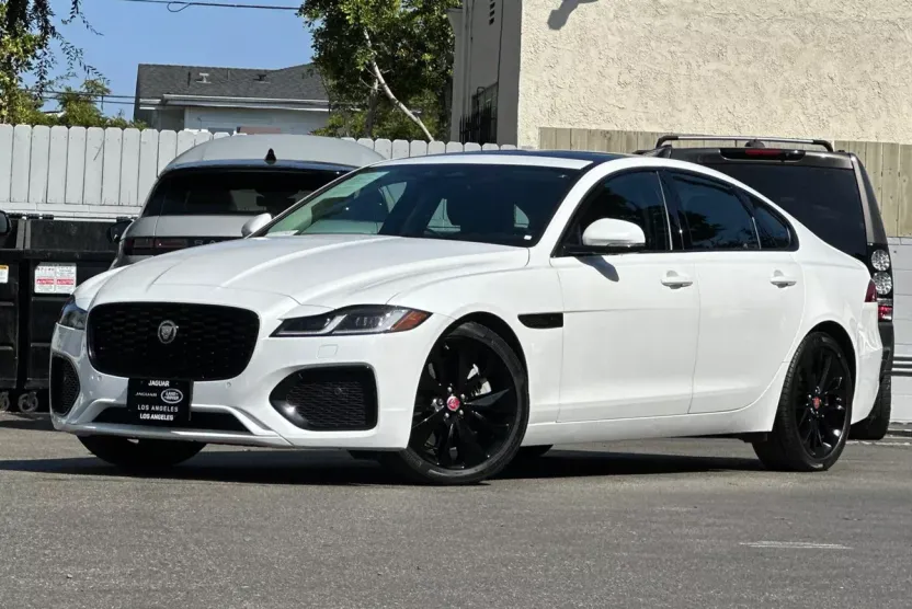 2023 Jaguar XF SE photo 1
