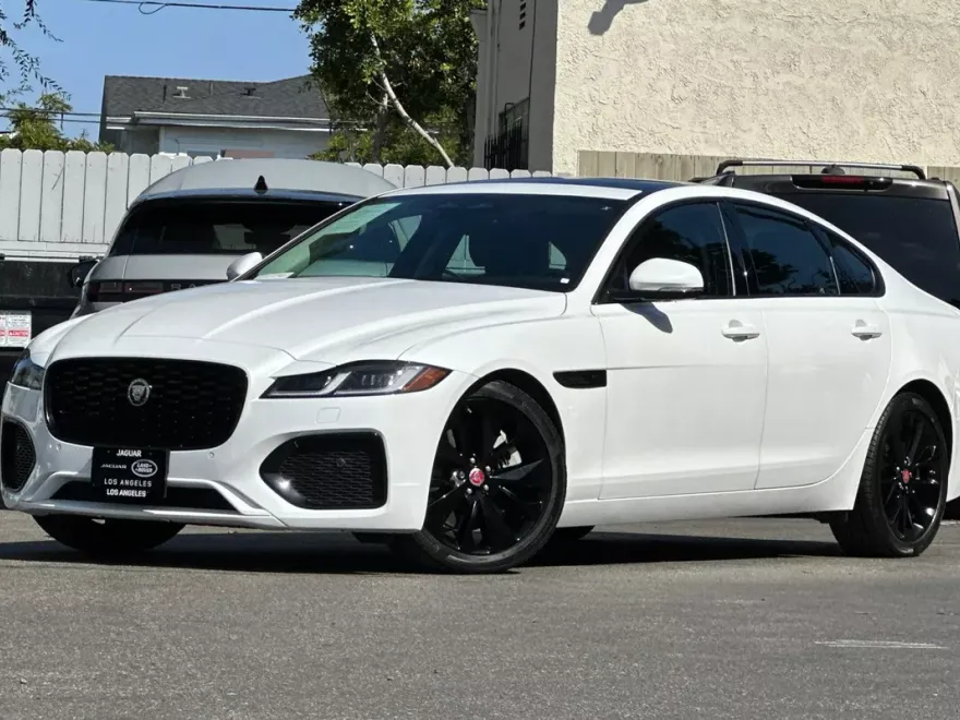 2023 Jaguar XF SE photo 1