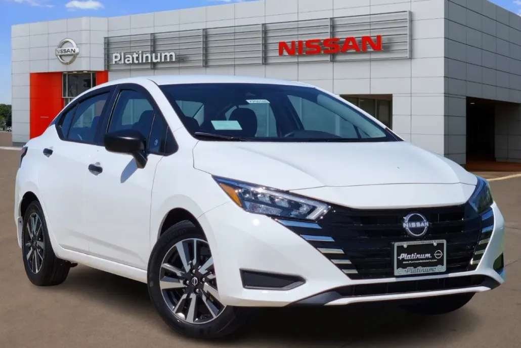 2025 Nissan Versa 1.6 S photo 1