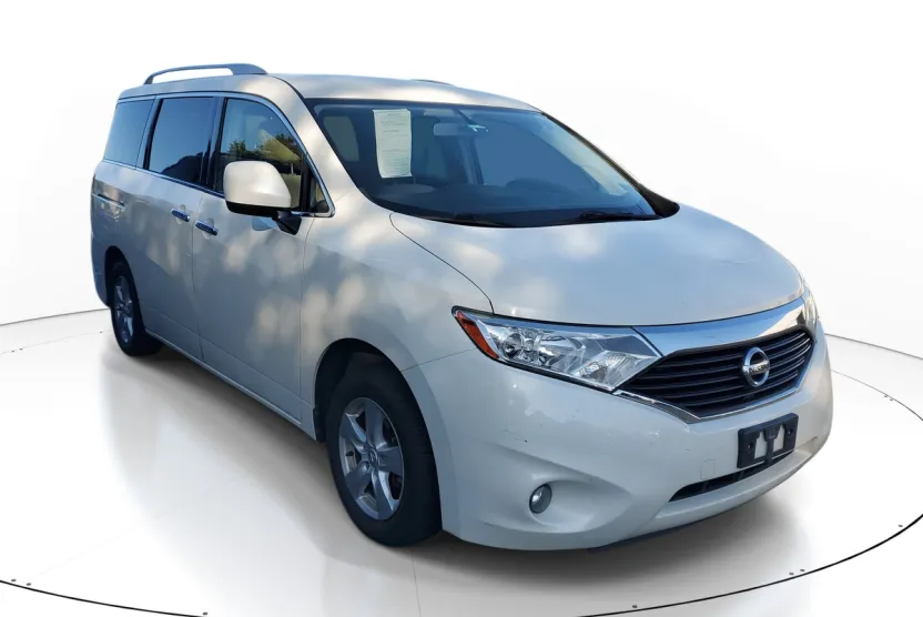 2017 Nissan Quest SV photo 1