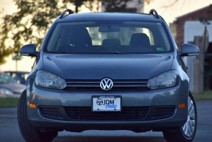 2013 Volkswagen Jetta SportWagen 2.5L SE photo 1