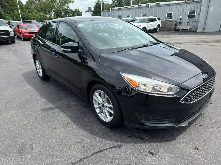 2017 Ford Focus SE photo 1