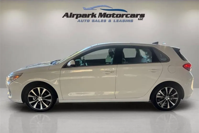 2020 Hyundai Elantra GT photo 1