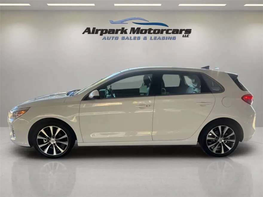 2020 Hyundai Elantra GT photo 1