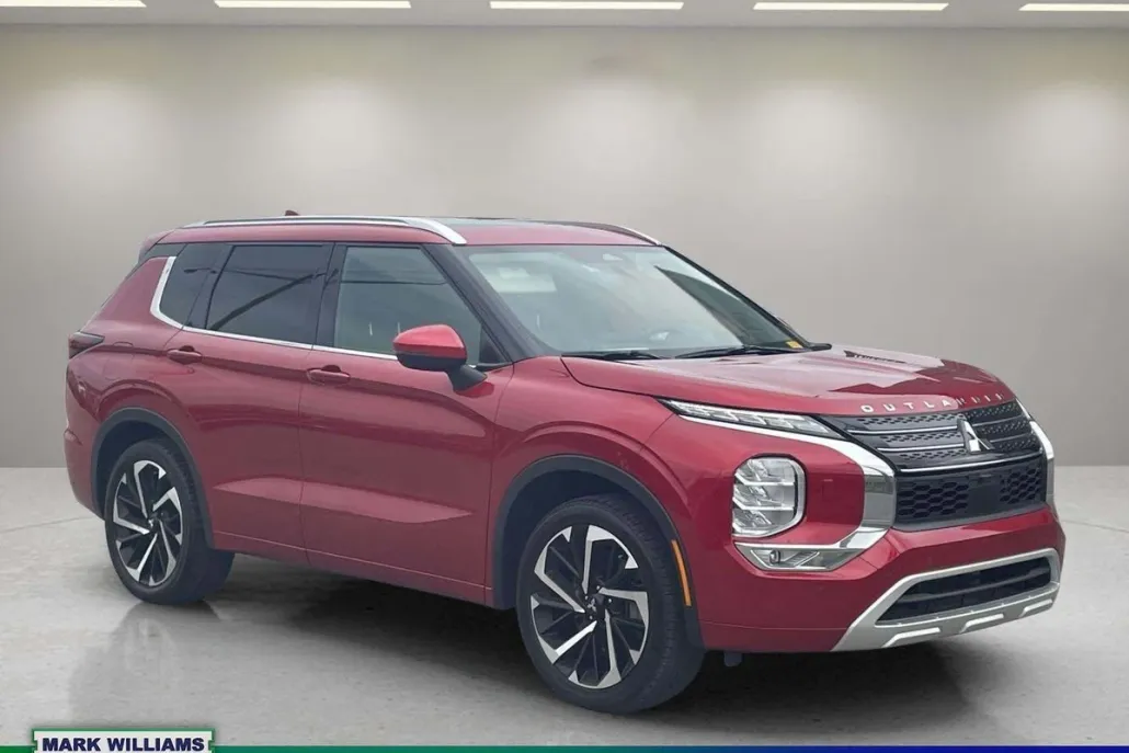 2023 Mitsubishi Outlander SEL photo 1
