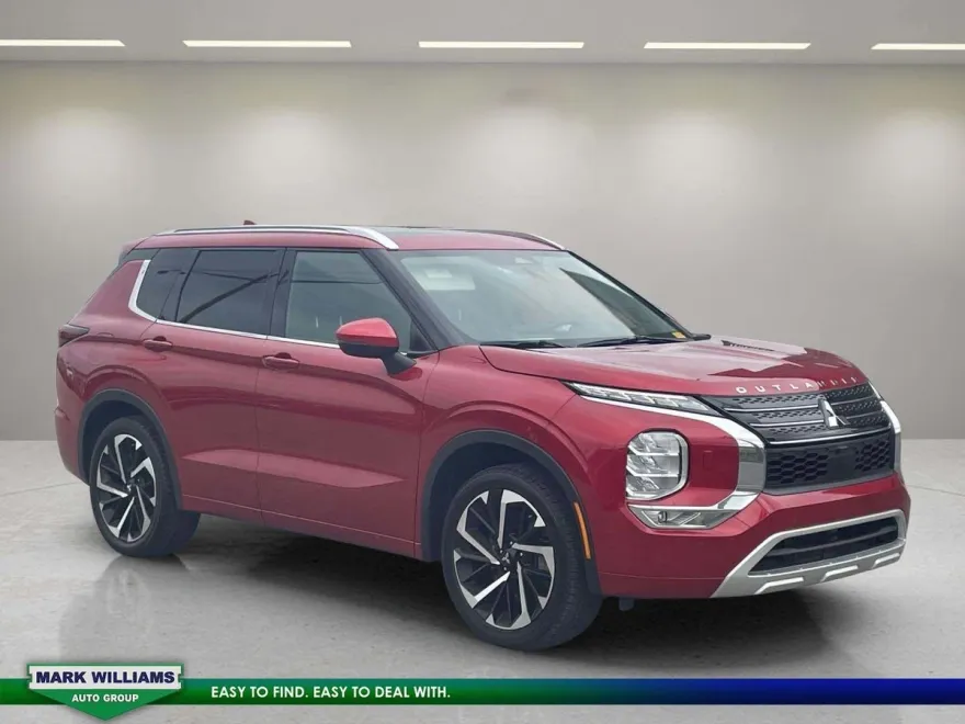 2023 Mitsubishi Outlander SEL photo 1