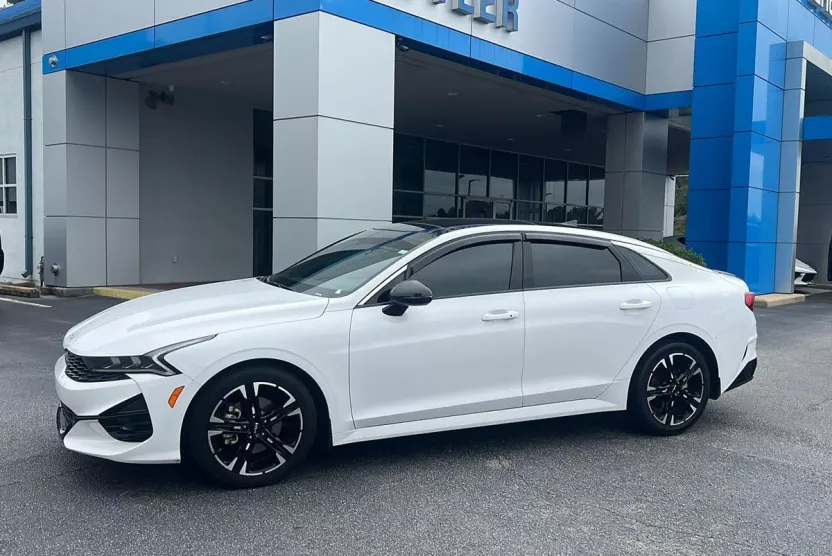 2022 Kia K5 GT-Line photo 1