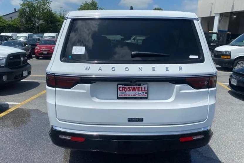 2024 Jeep Wagoneer L photo 1