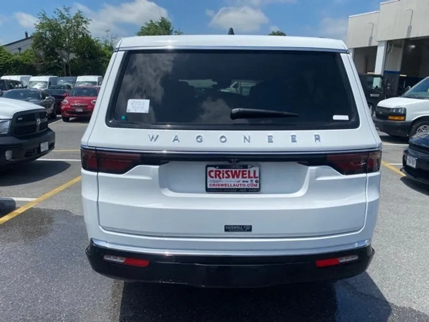 2024 Jeep Wagoneer L photo 1