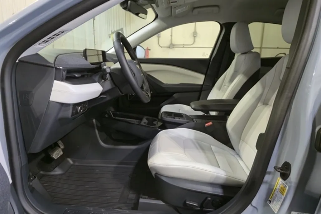2025 Ford Mustang Mach-E Premium photo 1
