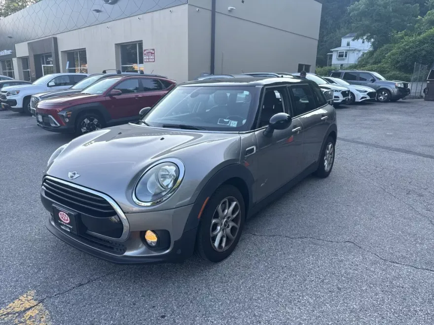 2017 Mini Clubman Base ALL4 photo 1