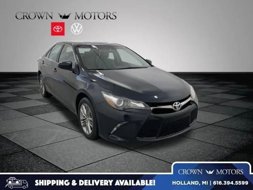 2016 Toyota Camry LE photo 1