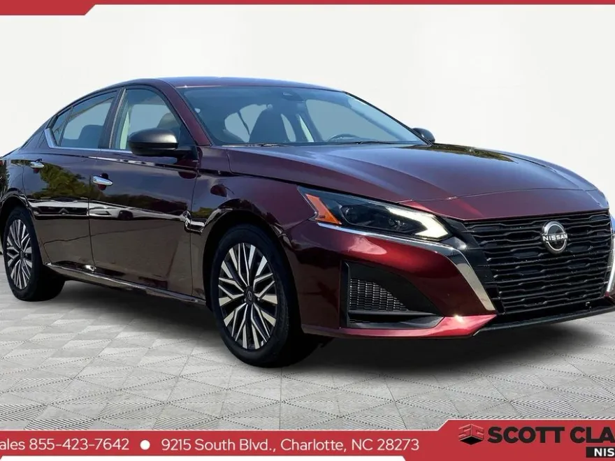 2024 Nissan Altima 2.5 SV photo 1