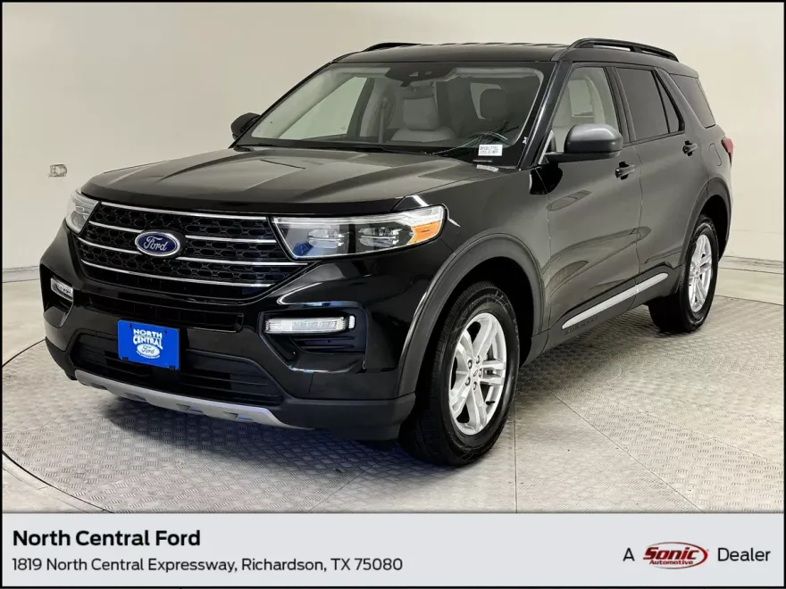 2023 Ford Explorer XLT photo 1