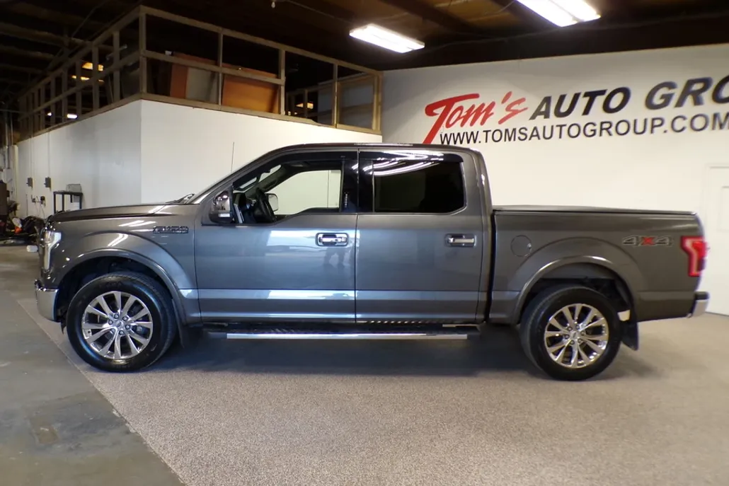 2016 Ford F-150 Lariat photo 1