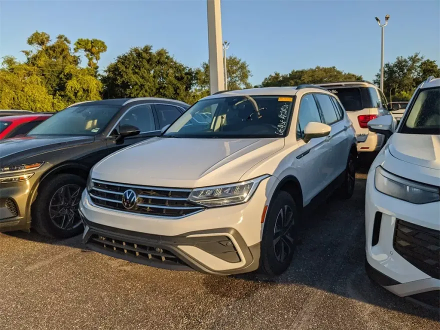 2022 Volkswagen Tiguan S photo 1