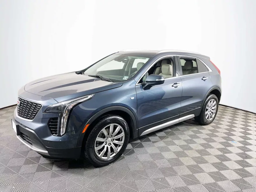 2021 Cadillac XT4 Premium Luxury photo 1