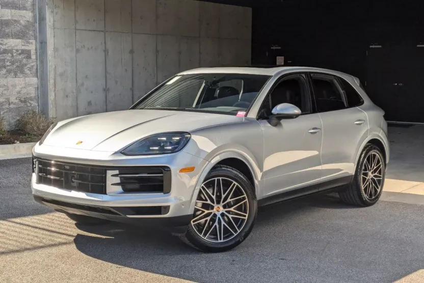 2025 Porsche Cayenne photo 1
