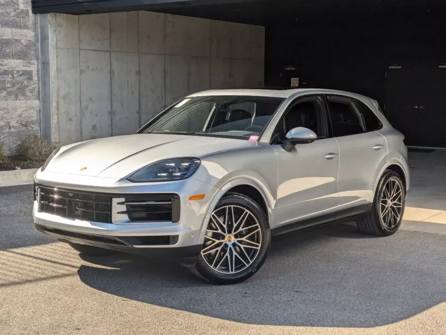 2025 Porsche Cayenne photo 1