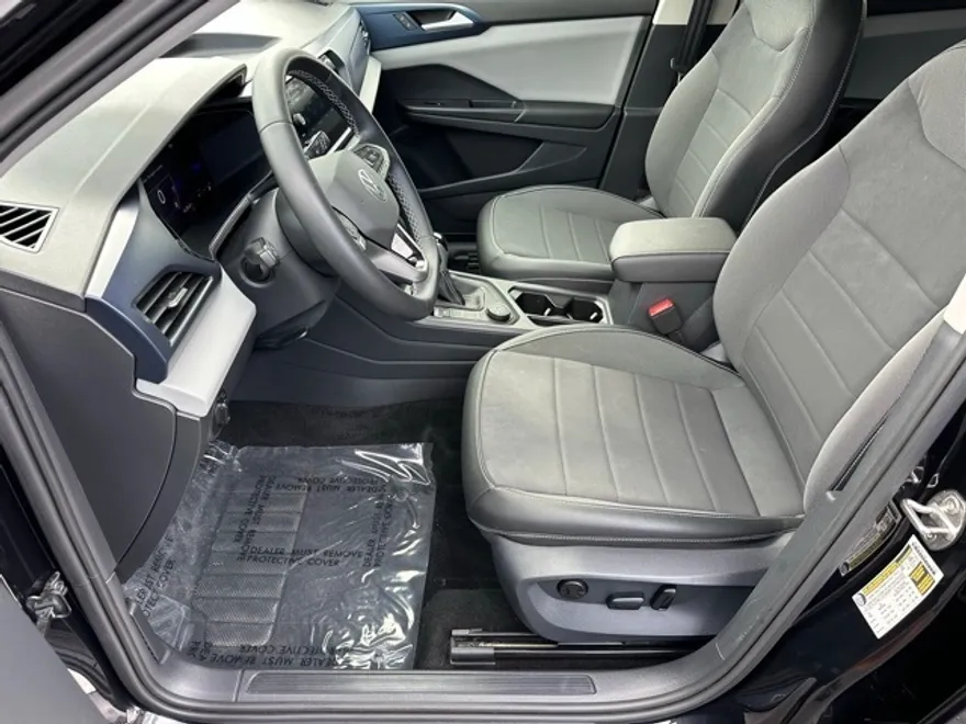2022 Volkswagen Taos SE photo 1