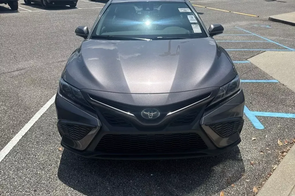 2022 Toyota Camry Hybrid photo 1